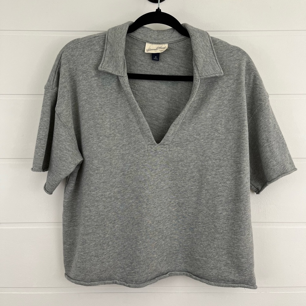 Universal Thread Sz M Short Sleeve v-neck Collared & Cropped Sweatshirt